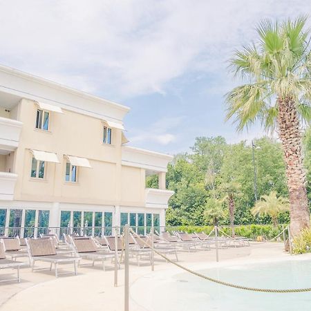 Relais Du Lac Village - Italian Homing デセンツァーノ・デル・ガルダ エクステリア 写真