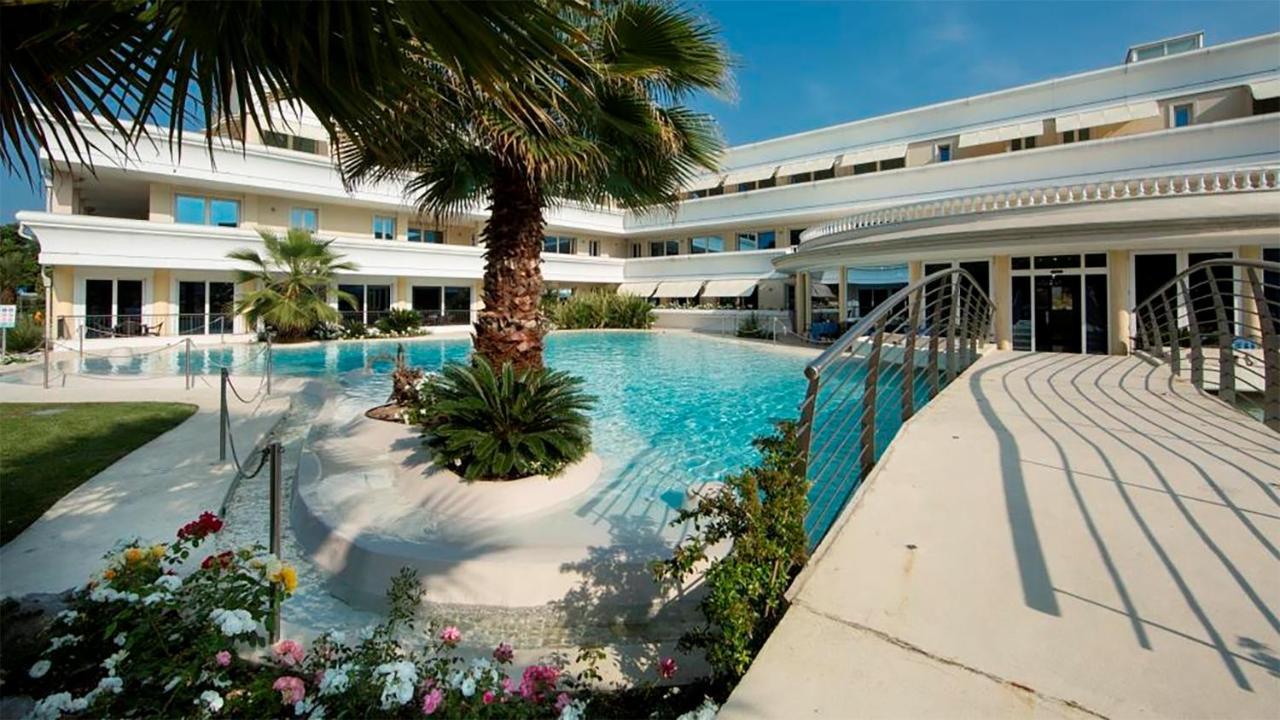 Relais Du Lac Village - Italian Homing デセンツァーノ・デル・ガルダ エクステリア 写真