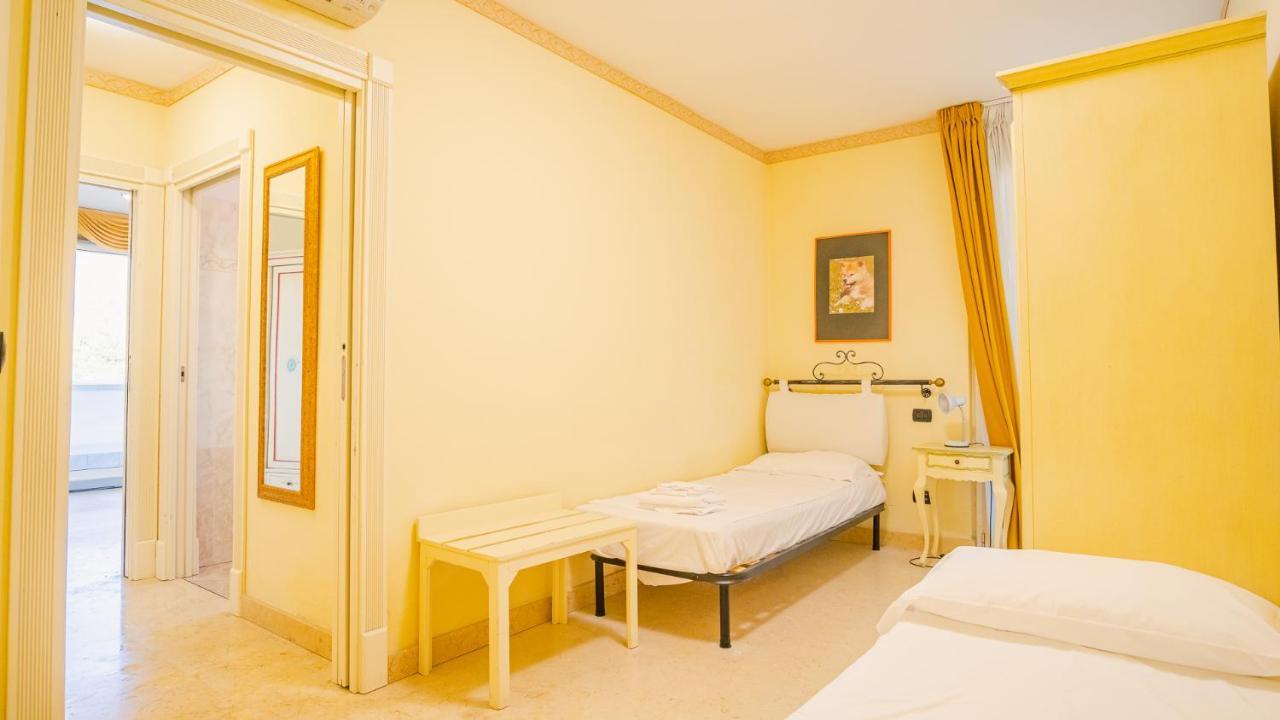 Relais Du Lac Village - Italian Homing デセンツァーノ・デル・ガルダ エクステリア 写真