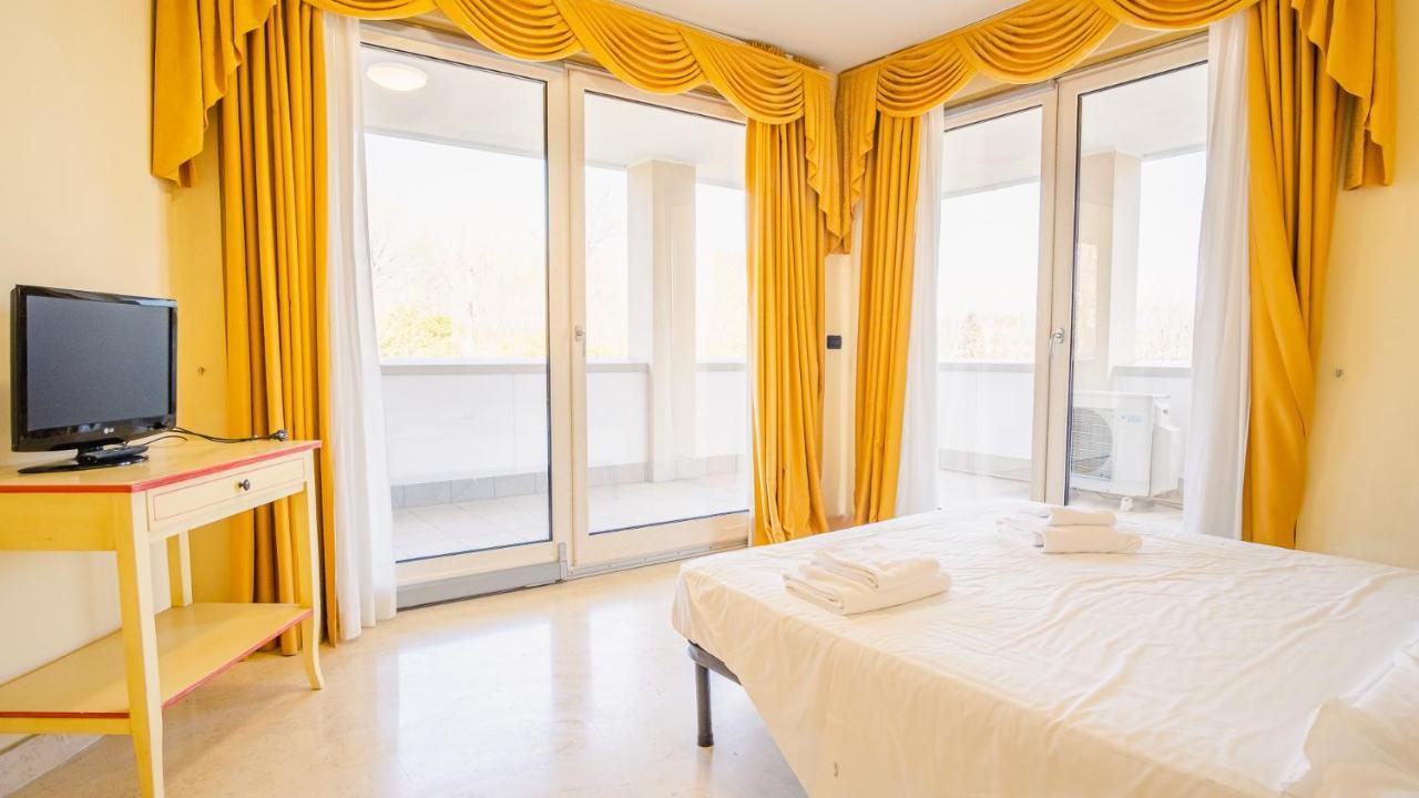 Relais Du Lac Village - Italian Homing デセンツァーノ・デル・ガルダ エクステリア 写真