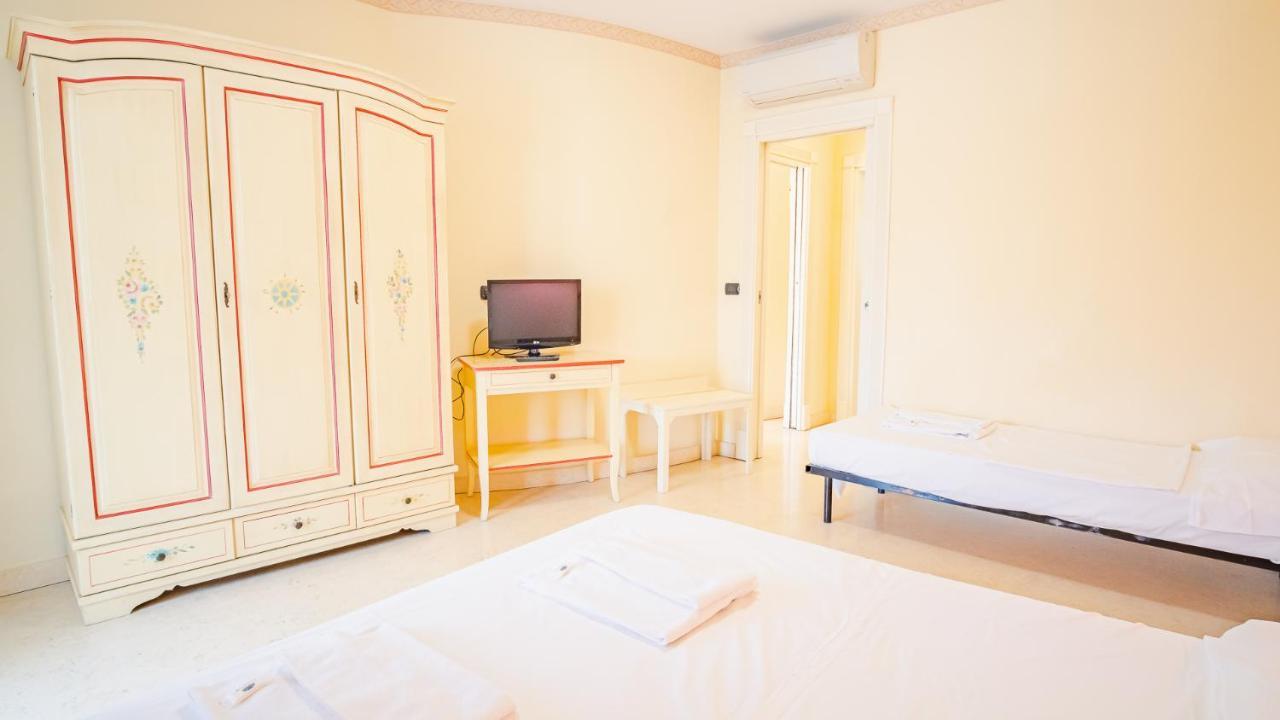 Relais Du Lac Village - Italian Homing デセンツァーノ・デル・ガルダ エクステリア 写真