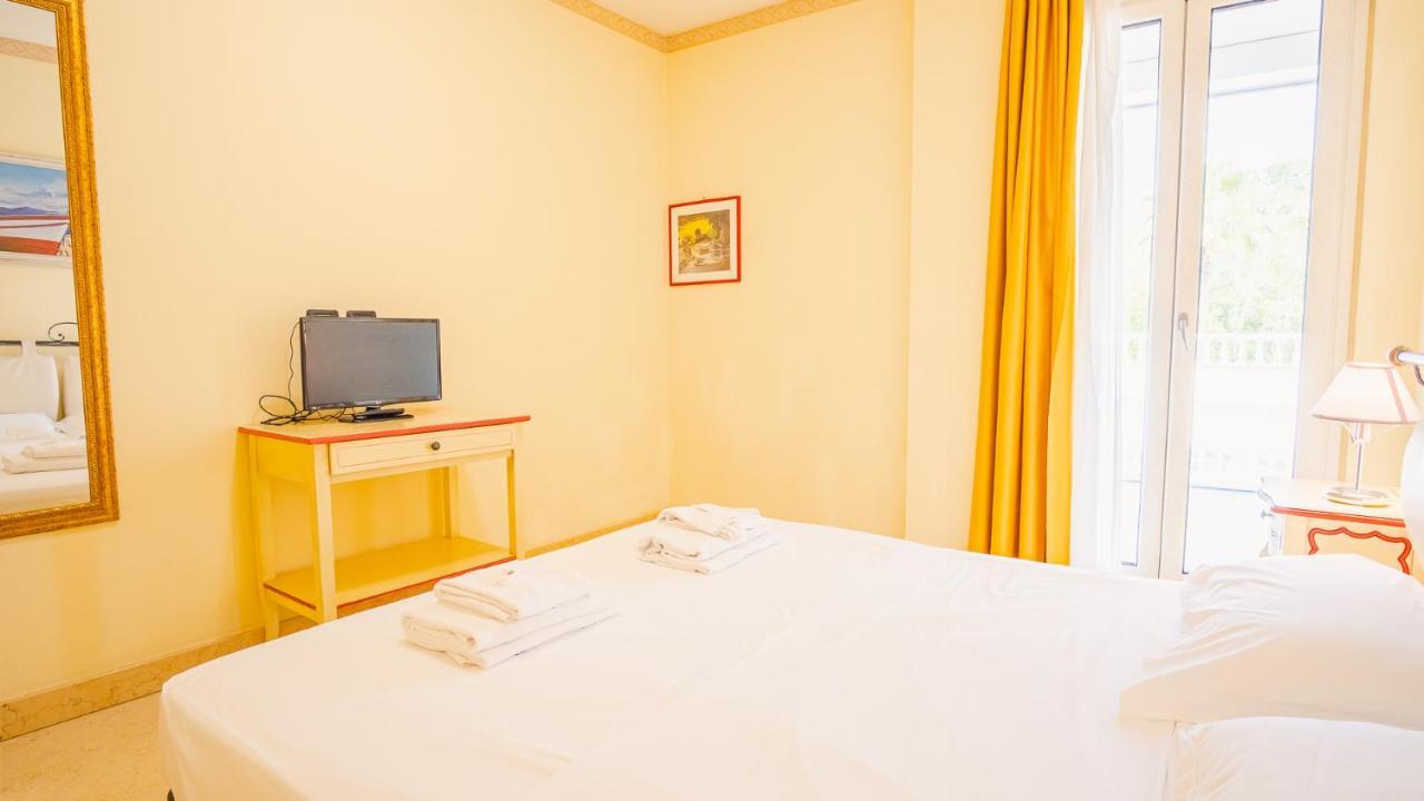 Relais Du Lac Village - Italian Homing デセンツァーノ・デル・ガルダ エクステリア 写真