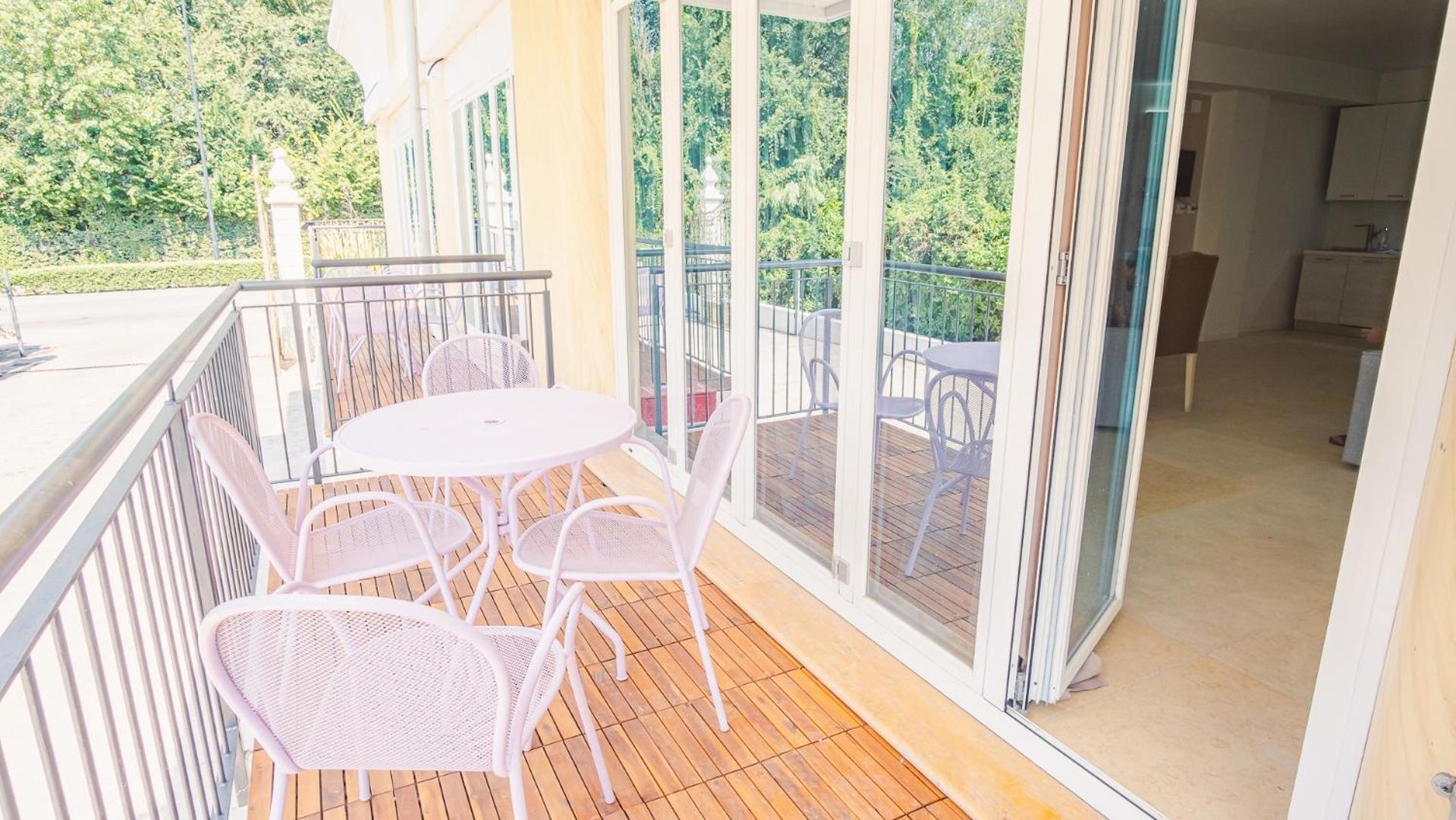 Relais Du Lac Village - Italian Homing デセンツァーノ・デル・ガルダ エクステリア 写真